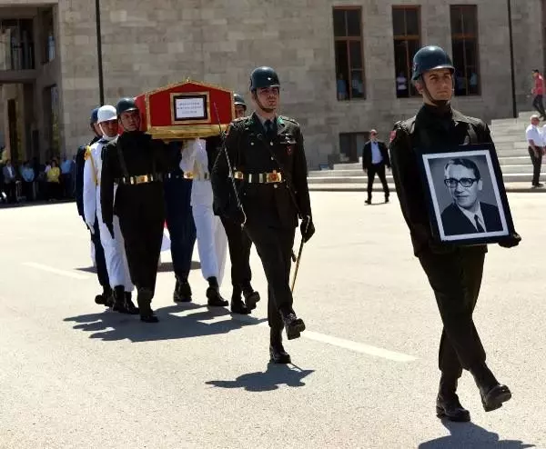 TBMM eski Başkanı Bozbeyli için Meclis'te tören TBMM eski Başkanı Bozbeyli için Meclis'te tören