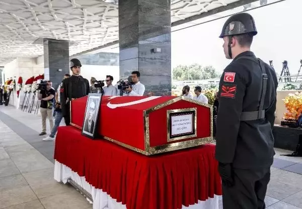 TBMM eski Başkanı Bozbeyli için Meclis'te tören (2) TBMM eski Başkanı Bozbeyli için Meclis'te tören (2)