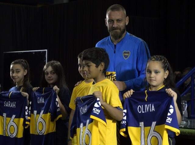 Boca Juniors, De Rossi'yi basına tanıttı