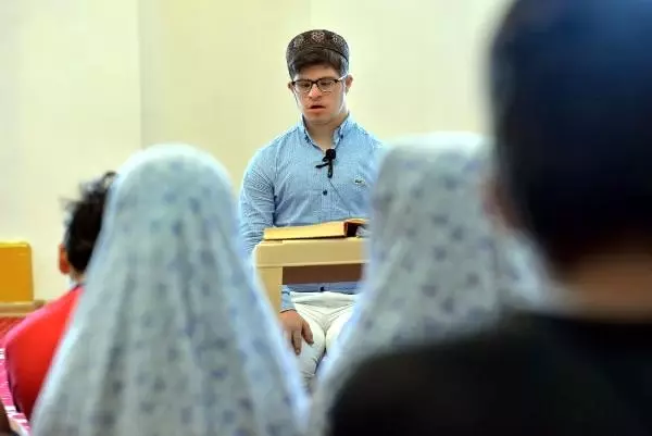 Down sendromlu Musa, Kuran kursunda İslamiyet'i anlatıyor Down sendromlu Musa, Kuran kursunda İslamiyet'i anlatıyor