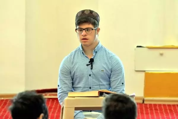 Down sendromlu Musa, Kuran kursunda İslamiyet'i anlatıyor Down sendromlu Musa, Kuran kursunda İslamiyet'i anlatıyor