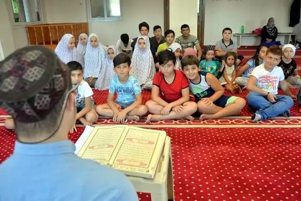 Down sendromlu Musa, Kuran kursunda İslamiyet'i anlatıyor Down sendromlu Musa, Kuran kursunda İslamiyet'i anlatıyor