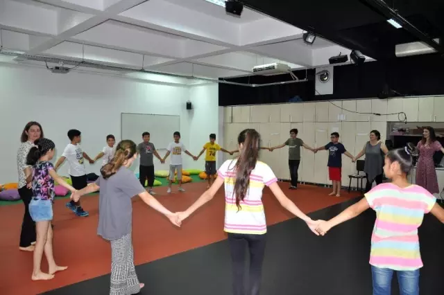 Ege Üniversitesi kapılarını çocuklara açtı Ege Üniversitesi kapılarını çocuklara açtı