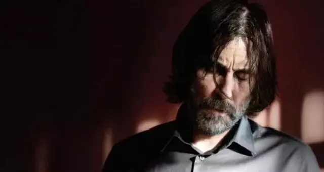 Fenomen dizi Behzat Ç'de ünlü rapçi Ezhel'in şarkısı kullanıldı Fenomen dizi Behzat Ç'de ünlü rapçi Ezhel'in şarkısı kullanıldı