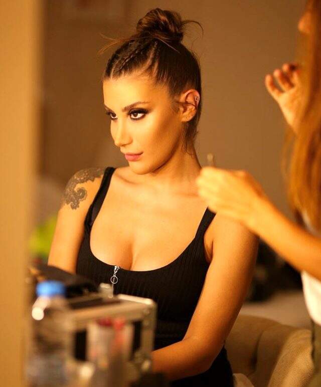 İrem Derici'den kız arkadaşına ilginç teklif: Evlen benimle!