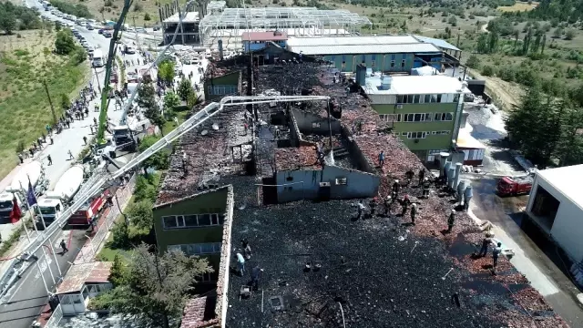 Konya'daki silah fabrikasındaki yangın söndürüldü Konya'daki silah fabrikasındaki yangın söndürüldü