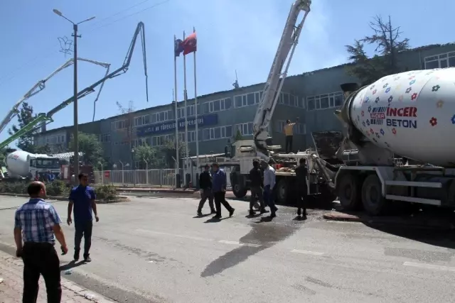 Konya'daki silah fabrikasındaki yangın söndürüldü Konya'daki silah fabrikasındaki yangın söndürüldü