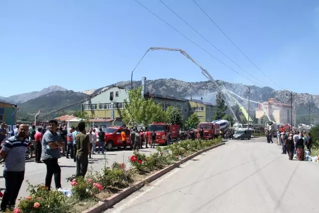 Konya'daki silah fabrikasındaki yangın söndürüldü Konya'daki silah fabrikasındaki yangın söndürüldü