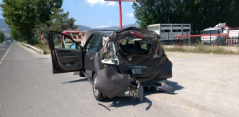 Kütahya'da kamyon otomobile çarptı: 4 yaralı