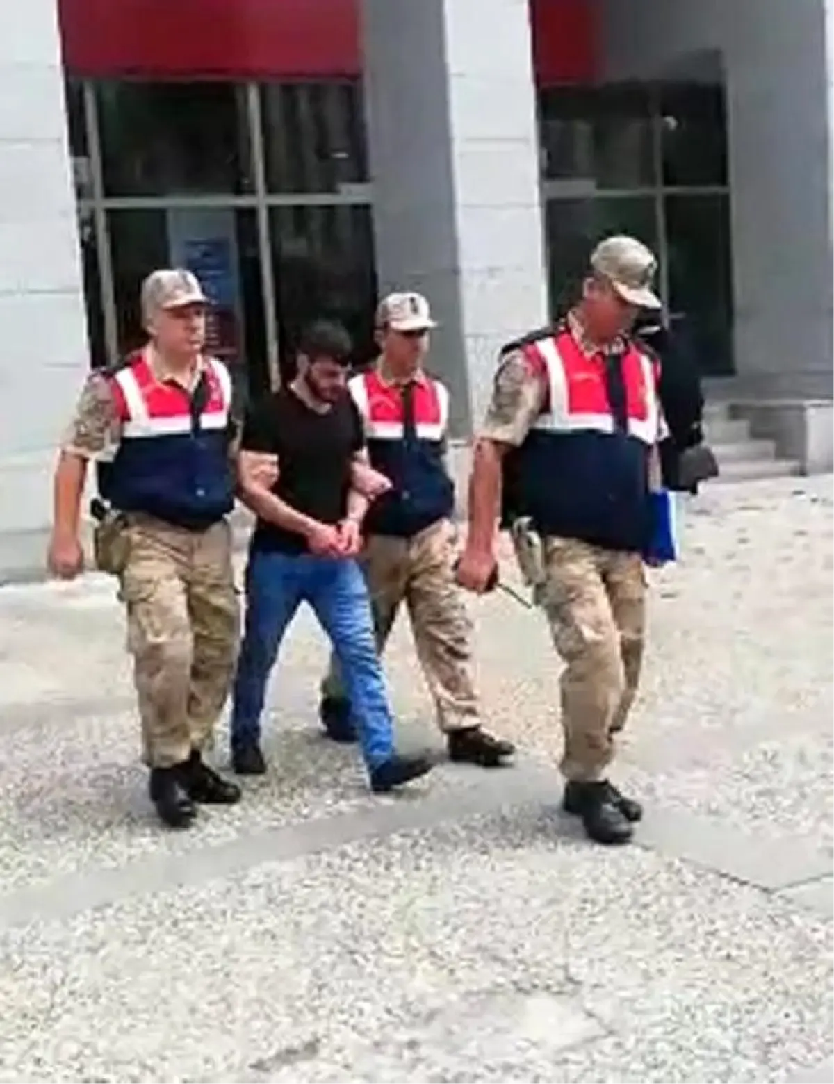 Mandıradan hırsızlık şüphelileri, iz bırakmamak için deterjanlı temizlik yapmış