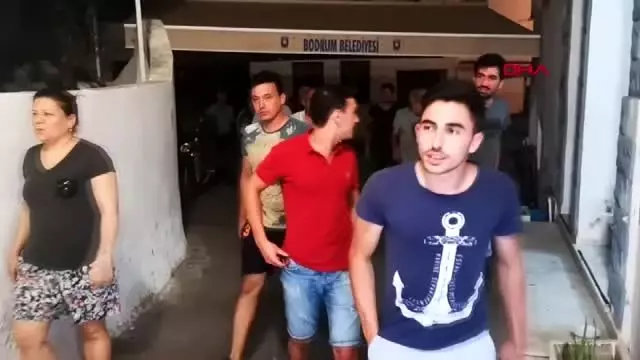 MUĞLA MAHALLELİ, EVLERİN KAPILARINI ZORLAYAN KİŞİ İÇİN NÖBET TUTUYOR