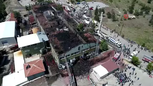 Silah fabrikasındaki yangın söndürüldü...Çalışmalar havadan görüntülendi Silah fabrikasındaki yangın söndürüldü...Çalışmalar havadan görüntülendi
