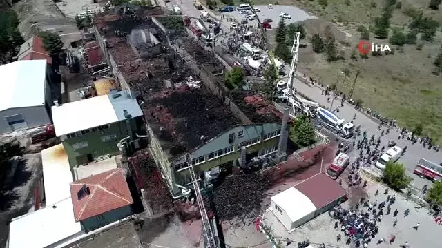 Silah fabrikasındaki yangın söndürüldü...Çalışmalar havadan görüntülendi Silah fabrikasındaki yangın söndürüldü...Çalışmalar havadan görüntülendi