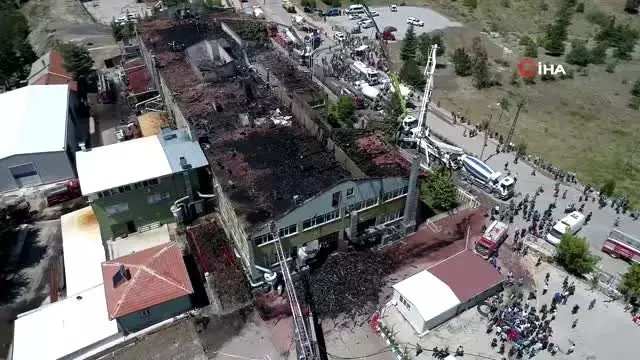 Silah fabrikasındaki yangın söndürüldü...Çalışmalar havadan görüntülendi Silah fabrikasındaki yangın söndürüldü...Çalışmalar havadan görüntülendi