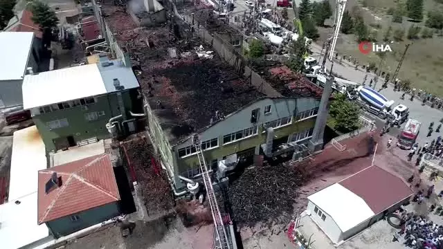 Silah fabrikasındaki yangın söndürüldü...Çalışmalar havadan görüntülendi Silah fabrikasındaki yangın söndürüldü...Çalışmalar havadan görüntülendi
