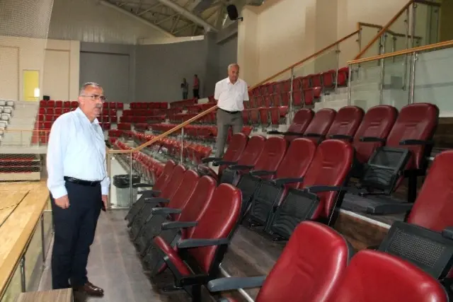 Yalova 90. Yıl Spor Salonu yeni sezona hazırlanıyor Yalova 90. Yıl Spor Salonu yeni sezona hazırlanıyor