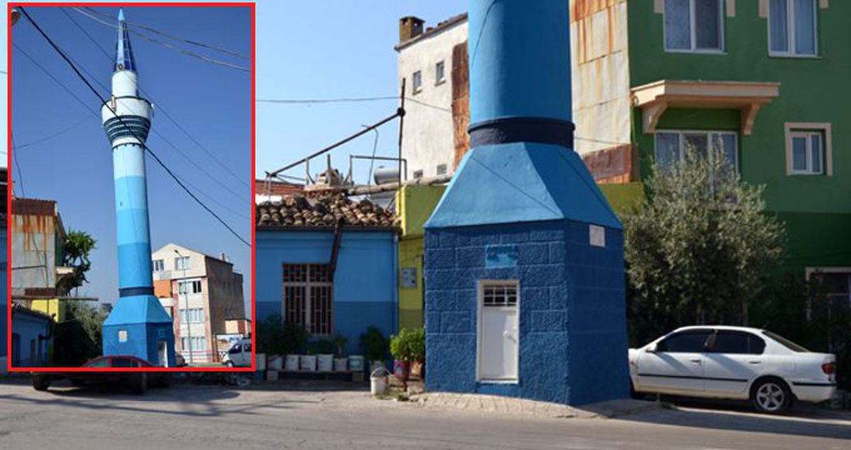 Yol ortasında kalan minare görenleri şaşkına çevirdi! Camisi 50 metre uzağında