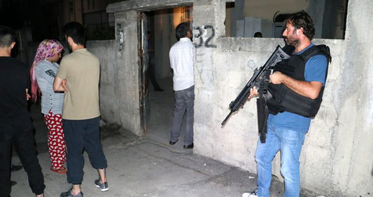 Adana'da eve atılan EYP panik yarattı