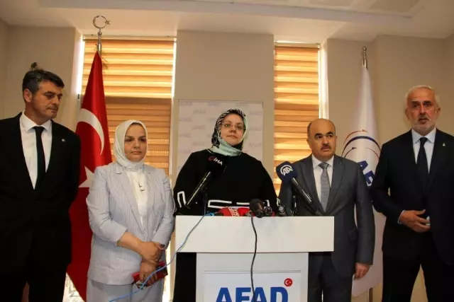 Bakan Selçuk, sel bölgesinde Bakan Selçuk, sel bölgesinde