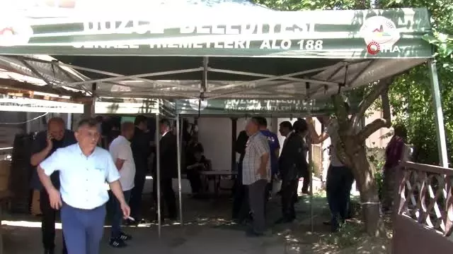 Bakan Selçuk, selde kurtulan gençleri ziyaret etti Bakan Selçuk, selde kurtulan gençleri ziyaret etti