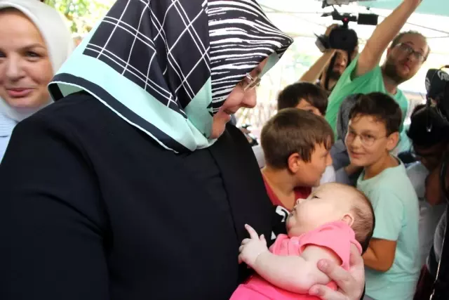Bakan Selçuk, selde kurtulan gençleri ziyaret etti Bakan Selçuk, selde kurtulan gençleri ziyaret etti