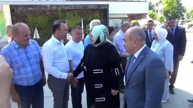 Bakan Selçuk'tan selden zarar gören esnafa ziyaret Bakan Selçuk'tan selden zarar gören esnafa ziyaret