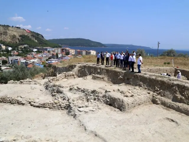 Eceabat Maydos Höyüğünde kazı çalışmaları devam ediyor Eceabat Maydos Höyüğünde kazı çalışmaları devam ediyor