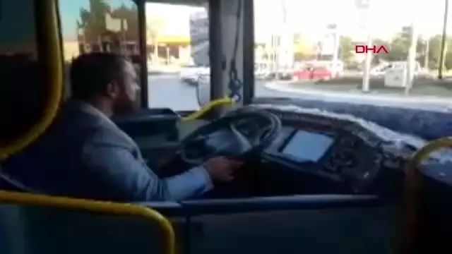 ELAZIĞ ŞOFÖRÜ GECİKİNCE YOLCU OTOBÜSÜNÜ BELEDİYE BAŞKANI KULLANDI ELAZIĞ ŞOFÖRÜ GECİKİNCE YOLCU OTOBÜSÜNÜ BELEDİYE BAŞKANI KULLANDI