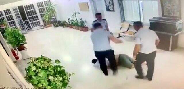 Polis, kolundan sürükleyerek karakola soktuğu turiste dehşeti yaşattı!