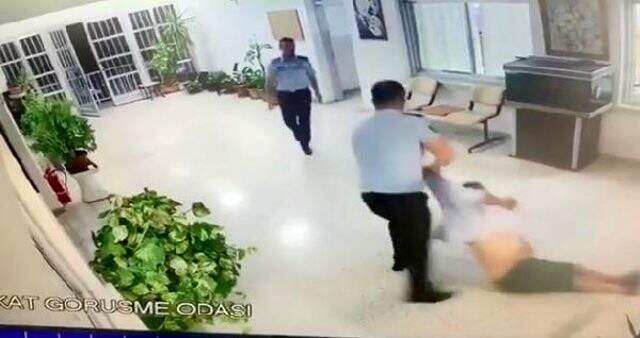 Polis, kolundan sürükleyerek karakola soktuğu turiste dehşeti yaşattı!