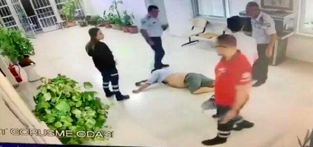 Polis, kolundan sürükleyerek karakola soktuğu turiste dehşeti yaşattı!