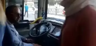 Mollakendi: Şoförü gecikince yolcu otobüsünü kullanan belediye başkanını görenler şaşırdı Mollakendi: Şoförü gecikince yolcu otobüsünü kullanan belediye başkanını görenler şaşırdı