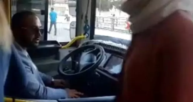 Şoförü gecikince yolcu otobüsünü kullanan belediye başkanını görenler şaşırdı Şoförü gecikince yolcu otobüsünü kullanan belediye başkanını görenler şaşırdı