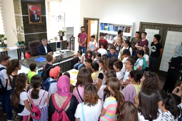 TÜGVA'lı çocuklardan Başkan Altun'a ziyaret TÜGVA'lı çocuklardan Başkan Altun'a ziyaret