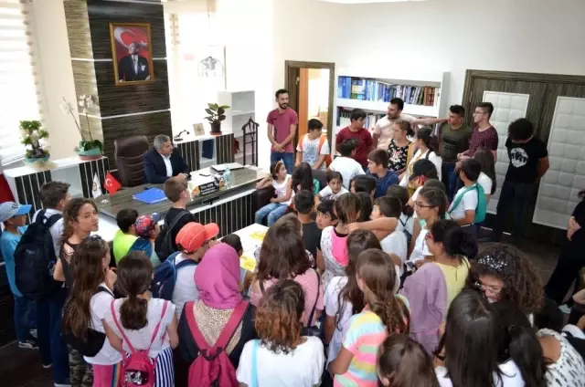 TÜGVA'lı çocuklardan Başkan Altun'a ziyaret TÜGVA'lı çocuklardan Başkan Altun'a ziyaret
