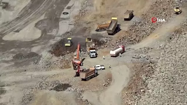 Alparslan-2 Baraj inşaatında çalışmalar sürüyor Alparslan-2 Baraj inşaatında çalışmalar sürüyor