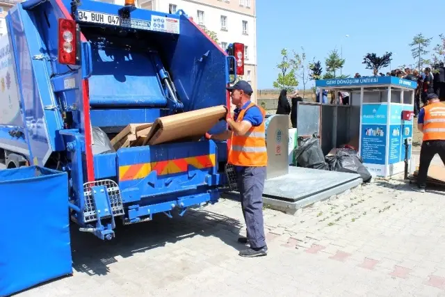 Başakşehir'de geri dönüşüm atıkları puana dönüşüyor Başakşehir'de geri dönüşüm atıkları puana dönüşüyor
