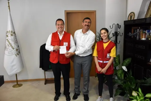 Başkan Dutlulu kurbanını Kızılay'a bağışladı