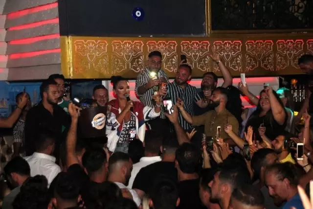Bodrum'da Demet Akalın izdihamı