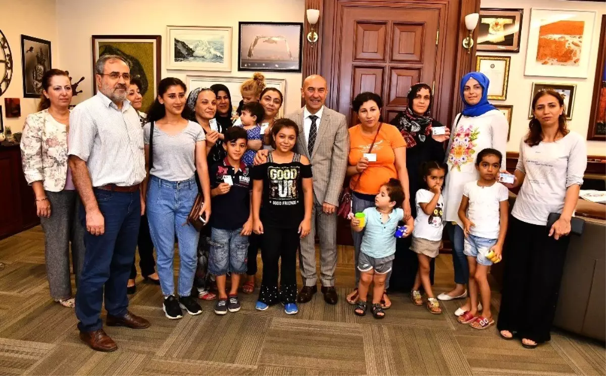 'Çocuk İzmirim' kartları Başkan Soyer'den