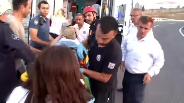 İETT otobüsü, servis aracına çarptı: 6 yaralı İETT otobüsü, servis aracına çarptı: 6 yaralı