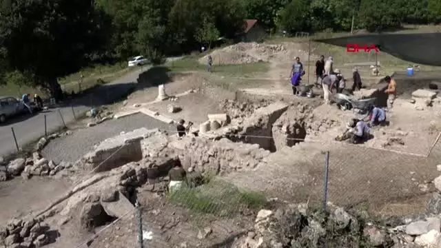 KARABÜK Hadrianapolis antik kentinde cam atölyesi bulundu KARABÜK Hadrianapolis antik kentinde cam atölyesi bulundu