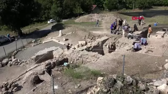 KARABÜK Hadrianapolis antik kentinde cam atölyesi bulundu KARABÜK Hadrianapolis antik kentinde cam atölyesi bulundu