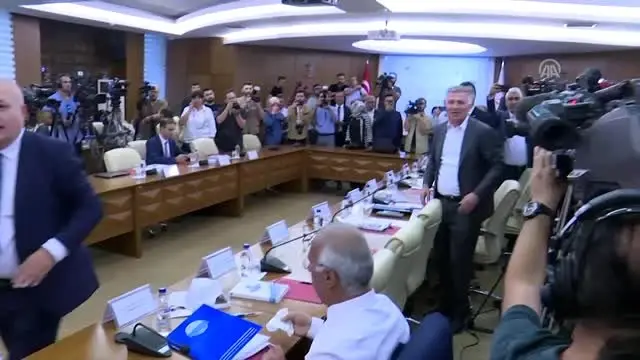 Memur ve memur emeklilerinin zam pazarlığı - Sendikacıların tartışması Memur ve memur emeklilerinin zam pazarlığı - Sendikacıların tartışması