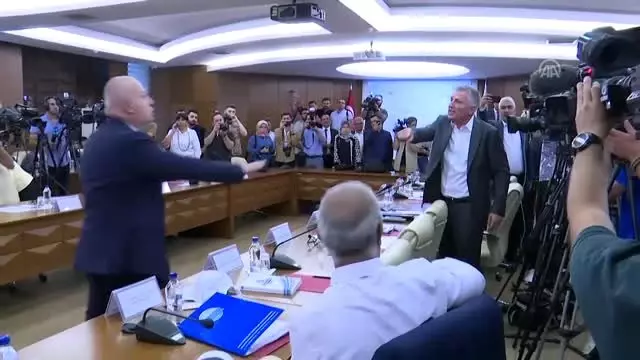 Memur ve memur emeklilerinin zam pazarlığı - Sendikacıların tartışması Memur ve memur emeklilerinin zam pazarlığı - Sendikacıların tartışması
