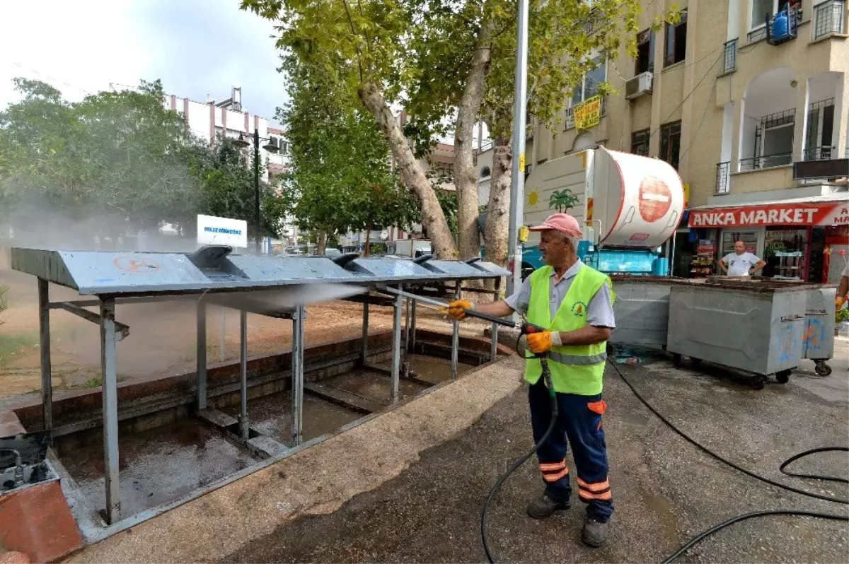 Muratpaşa Belediyesinden çöp konteynerlerine özel temizlik