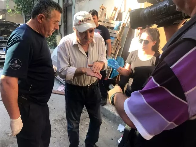 (Özel) Yaşlı adamın panikle dışarı attığı tüp park halindeki otomobili yaktı (Özel) Yaşlı adamın panikle dışarı attığı tüp park halindeki otomobili yaktı
