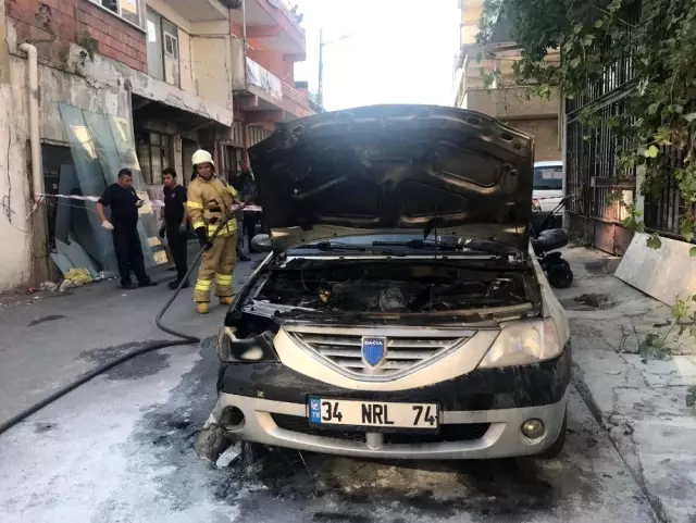 (Özel) Yaşlı adamın panikle dışarı attığı tüp park halindeki otomobili yaktı (Özel) Yaşlı adamın panikle dışarı attığı tüp park halindeki otomobili yaktı