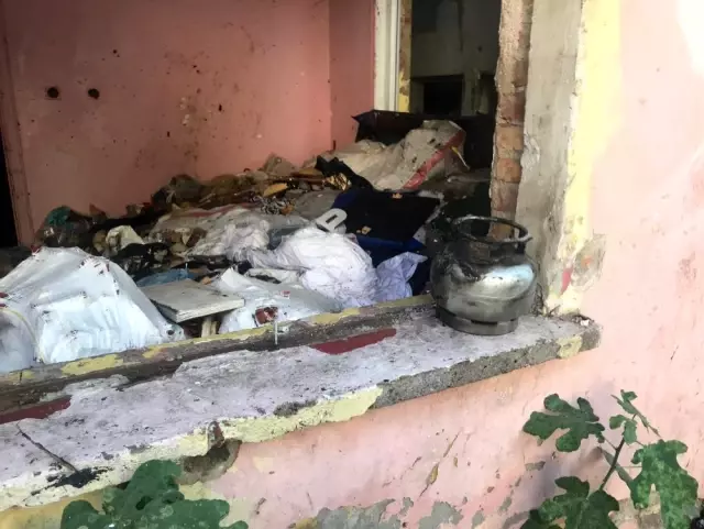 Parlayan tüp mahalleyi yakıyordu Parlayan tüp mahalleyi yakıyordu