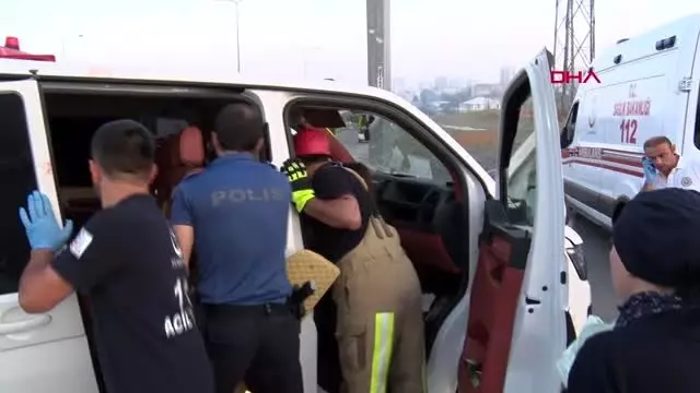 SULTANGAZİ'DE İETT OTOBÜSÜ MİNİBÜSE ÇARPTI 1'i AĞIR, 6 YARALI SULTANGAZİ'DE İETT OTOBÜSÜ MİNİBÜSE ÇARPTI 1'i AĞIR, 6 YARALI